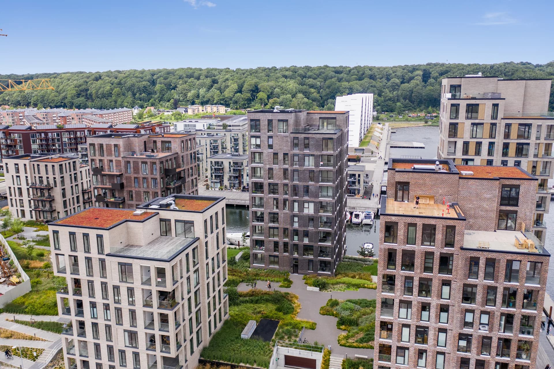 Nyere byggeri og byrum ved Vejle havn